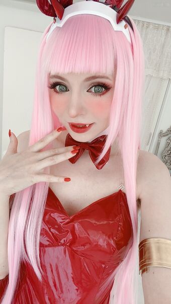 31352