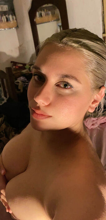 Abril Buffet Nude Leaks OnlyFans Photo 9