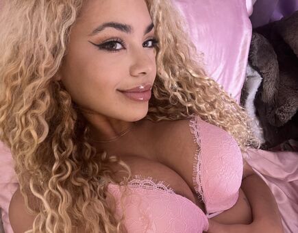 adrianarios00 Nude Leaks OnlyFans Photo 11