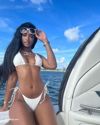 Alana Walker Nude Leaks OnlyFans Photo 9