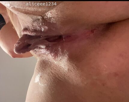 Alice Big Clit