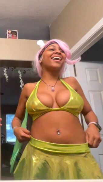 Alicia Adams Nude Leaks OnlyFans Photo 17