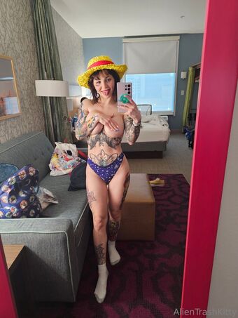 alientrashkitty69