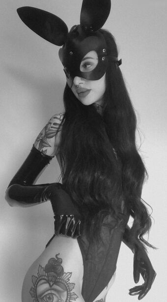 Alina Benson/Alinabnsn