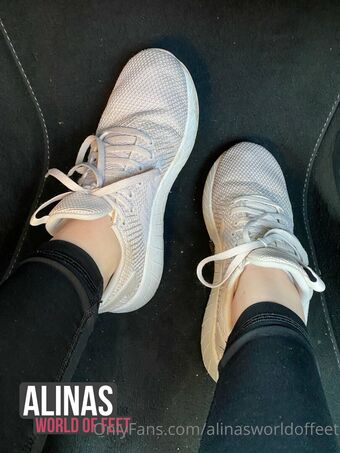 alinasworldoffeet