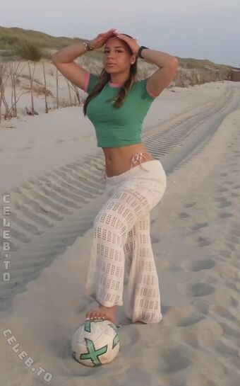 Almahalt Nude Leaks OnlyFans Photo 18