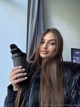 amelia_lovis