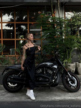 anna_katana