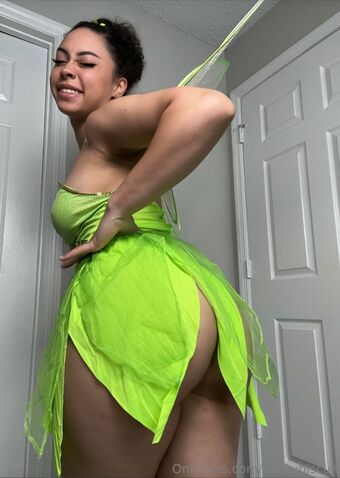 Arielle Tara Nude Leaks OnlyFans Photo 12