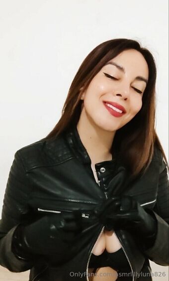 asmrlillyluna826