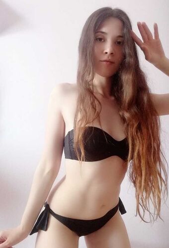 Aurelie Nude Leaks OnlyFans Photo 8