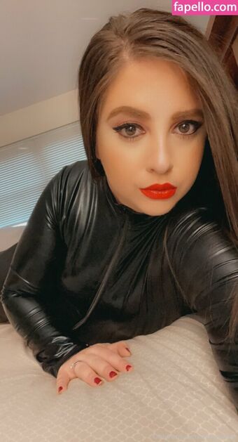 ava_hadley