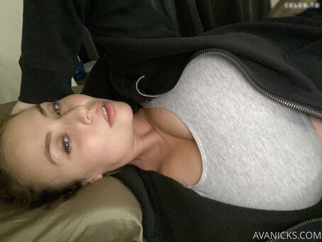 Ava-nicks