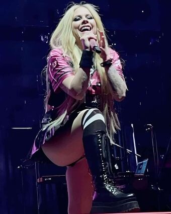 Avril Lavigne Nude Leaks OnlyFans Photo 212