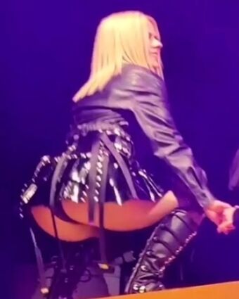 Avril Lavigne Nude Leaks OnlyFans Photo 213