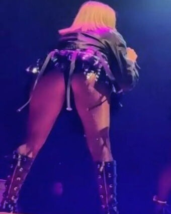 Avril Lavigne Nude Leaks OnlyFans Photo 214