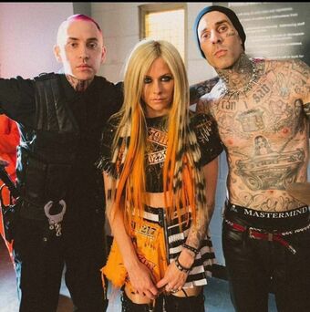 Avril Lavigne Nude Leaks OnlyFans Photo 215