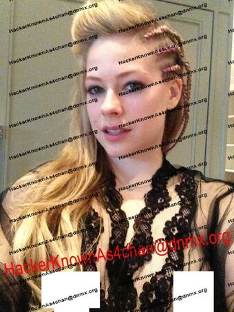 Avril Lavigne Nude Leaks OnlyFans Photo 223