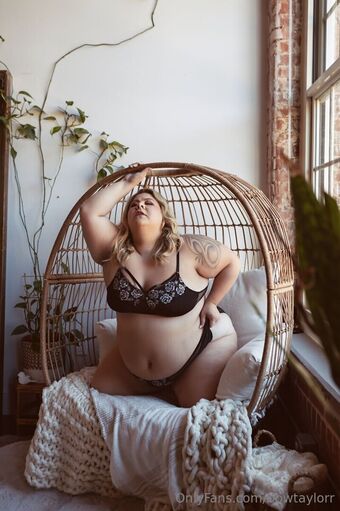 bbwtaylorr Nude Leaks OnlyFans Photo 3