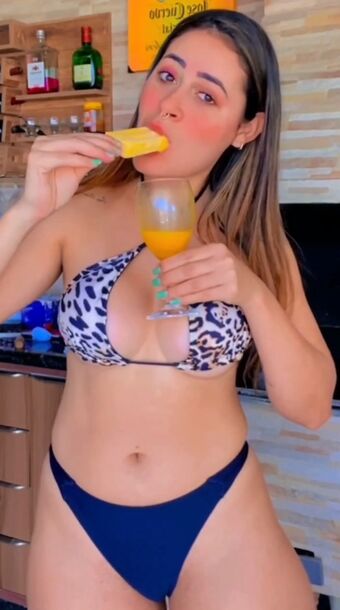 Bella Menezes