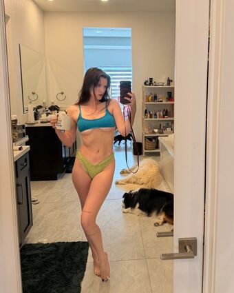 Bella Thorne Nude Leaks OnlyFans Photo 6