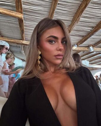 bellaaellis