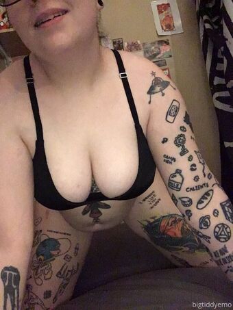 bigtiddyemo