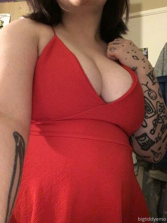 bigtiddyemo