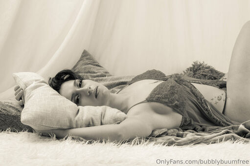 bubblybuumfree Nude Leaks OnlyFans Photo 2