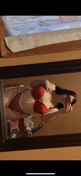 BustyGothTease