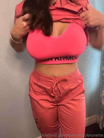 bustylustybrunette