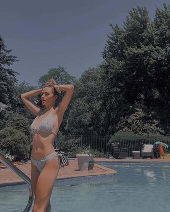 Caitlin Marie Reacts