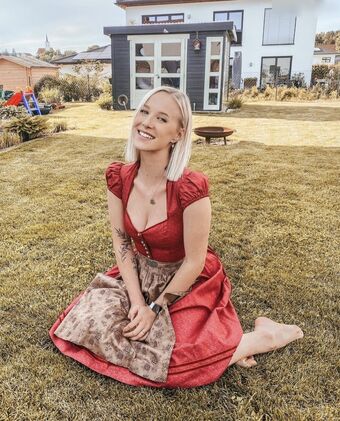 Carina Tong Nude Leaks OnlyFans Photo 1