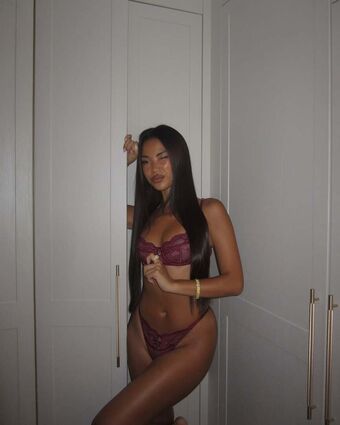 Carmen Tran Nude Leaks OnlyFans Photo 22