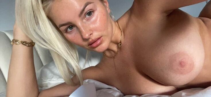 Caroline Weeks Nude Leaks OnlyFans Photo 8