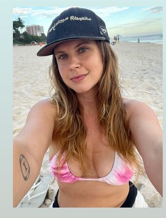 Carolinie Figueiredo Nude Leaks OnlyFans Photo 36