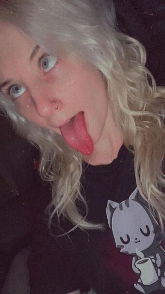 Carrie Cannie / carrie_cannie