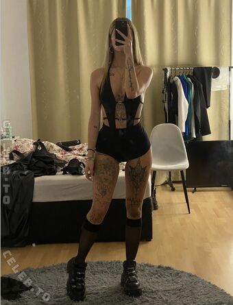 celiinxsaa Nude Leaks OnlyFans Photo 6