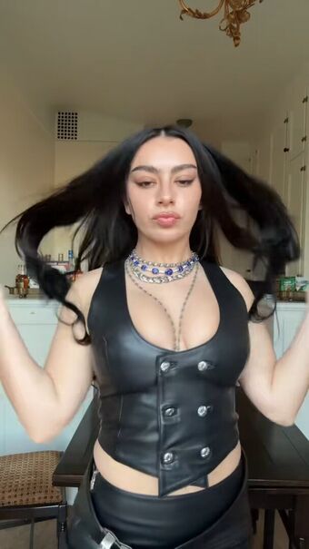 Charli-xcx