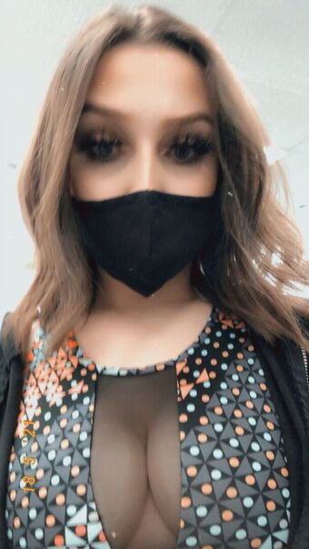 Chloe Flores