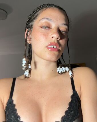 clara.west