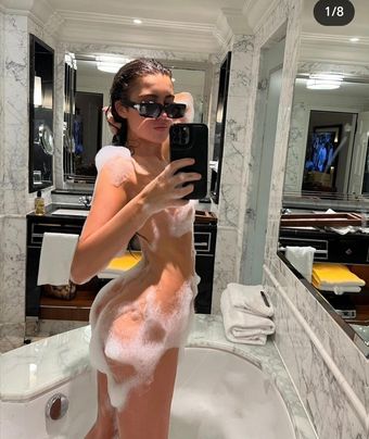 Claudia Valentina Nude Leaks OnlyFans Photo 11