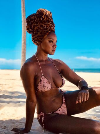 Cris Vianna Nude Leaks OnlyFans Photo 44