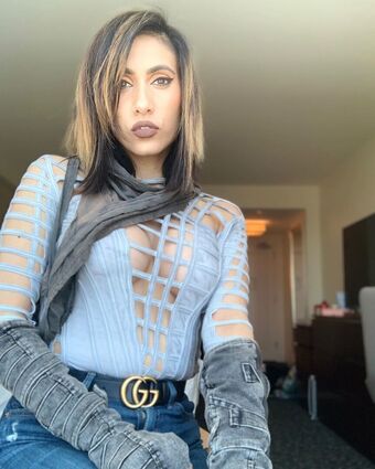 Cristina Vee Valenzuela