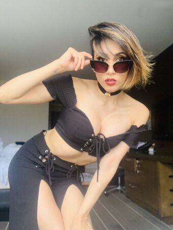 Cristina Vee Valenzuela