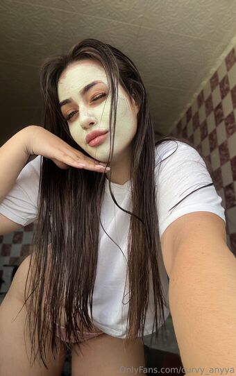 curvy_anyya