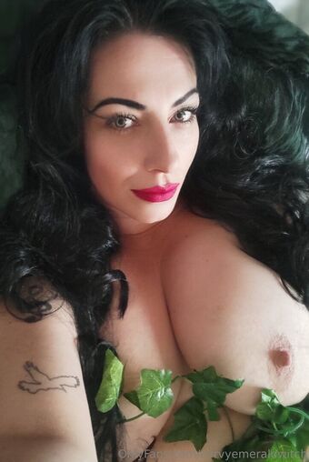 curvyemeraldwitch