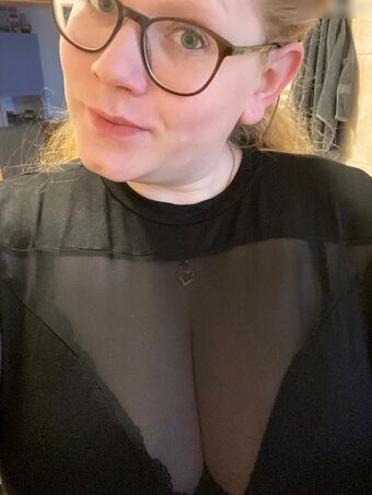 CurvyLeo93