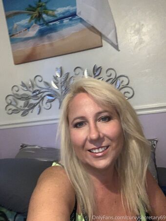 curvysecretary69