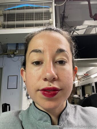 damarisbeeating